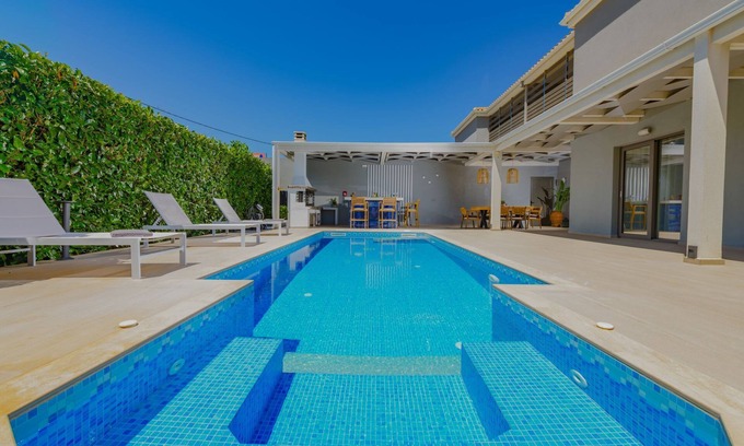 Tsilivi Villa | Exceptional Dareia Suite with Heated Pool and Ocean Views