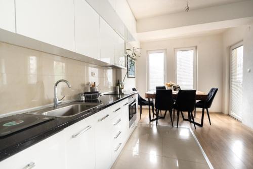 Bitola Apartment | Highly Rated Daria Apartment: Family-Friendly in Bitola