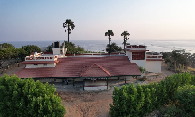 Talaja Hotel | Experience Dariya Mahal Gopnath with Family-Friendly Dining