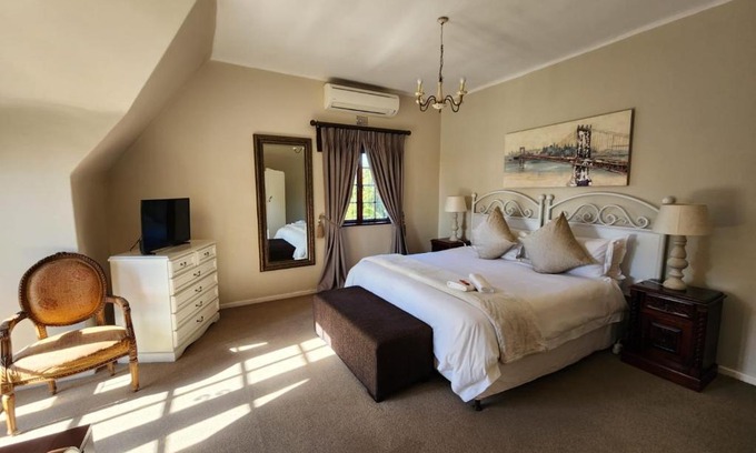 Eversdal House | Relax at Dark Chocolate Guest House with Pool & Dining