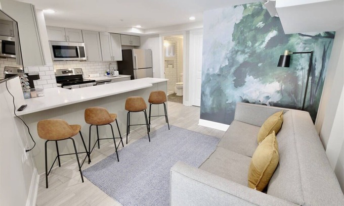 Hill East Apartment | Convenient Capitol Hill Apartment - Steps to Metro & Amenities