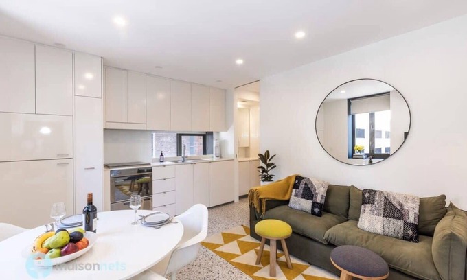 Woolloomooloo Apartment | Stylish Darlinghurst Apartment with A/C and Balcony Close to CBD