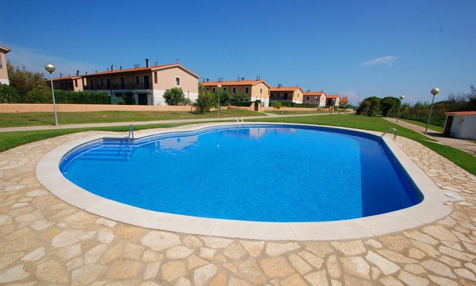 Mas Pinell House | Daró 3D 23: Poolside Stay Just Steps from the Beach