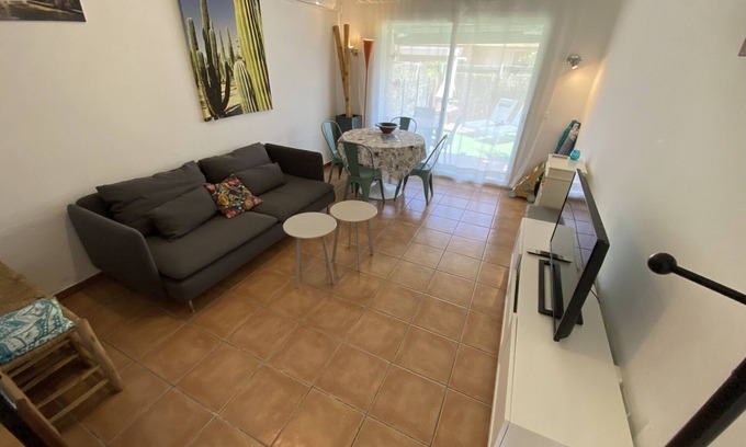 Mas Pinell Ski Chalet | Daró 3DB: Coastal Escape with Pool & Pet-Friendly Perks
