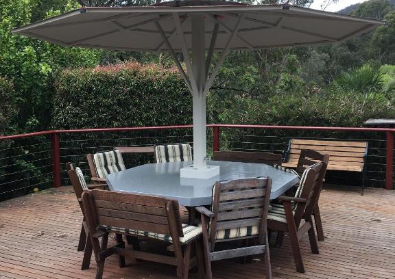 Dartmouth House | Discover Dartmouth Deck: Pet-Friendly Retreat with Kitchen