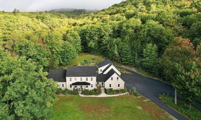 Grantham Apartment | Top-Rated Dartmouth / Lake Sunapee Region Hotel with Breakfast