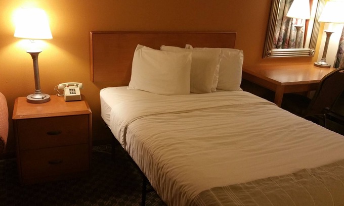 North Dartmouth Hotel | Cozy Dartmouth Motor Inn with Spa and Breakfast Included