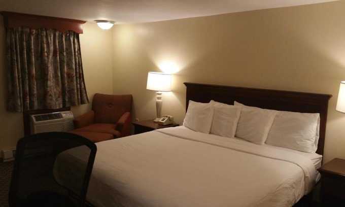 North Dartmouth Hotel | Family-Friendly Dartmouth Motor Inn with Hot Tub & Breakfast