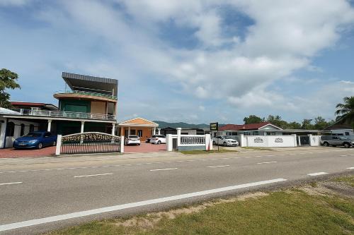 Kerteh Hotel | Family-Friendly DARUL SALAM INN with Pool & High Ratings