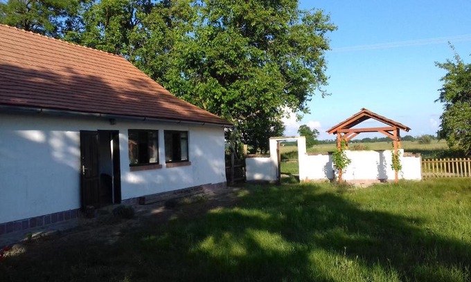 Opusztaszer Apartment | Exceptional Stay at Darutollas Vendégház with Ocean Views