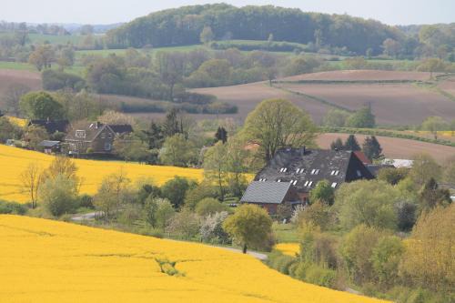 Goemnitz Hotel | Cozy Das Abendrote Haus: Pet-Friendly Stay with Hot Tub