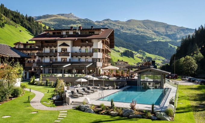 Lanersbach Hotel | Unwind at das Alois: A Premier 4-Star Oceanfront Retreat
