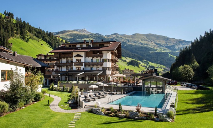 Lanersbach Hotel | Exceptional das Alois: 4-Star Comfort with Spa & Pool
