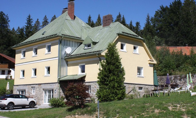 Lindberg Condo | Pet-Friendly Retreat at Das Alte Forsthaus with Ocean View