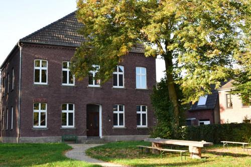 Kervenheim House | Pet-Friendly Altes Pastorat with Oceanfront Views
