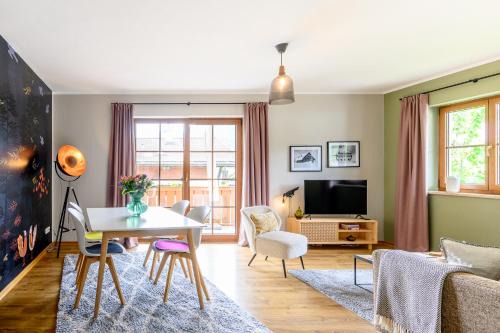 Oberau Apartment | Indulge in Comfort at Das Bergquartier - Ferienwohnung Rabenkopf