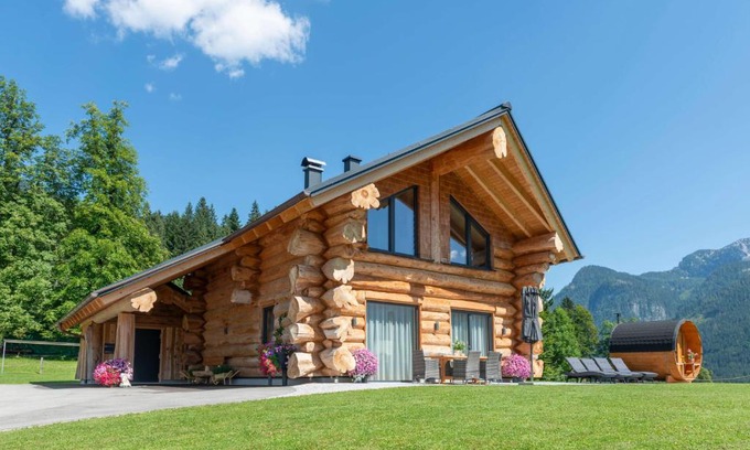 Gosau House | Inviting Das Blockhaus Gosau: 4-Star Retreat with Hot Tub