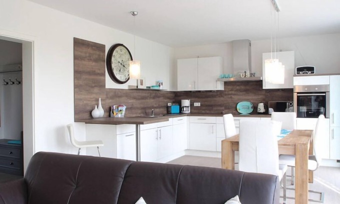 Blengow House | Cozy Retreat with Spa & Family-Friendly Amenities