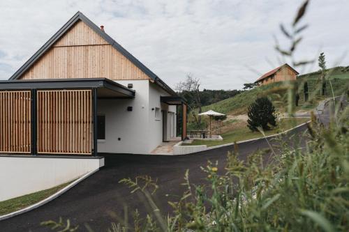 Seggauberg Apartment | Experience Das Dietrich - Landhaus 64 with Oceanfront Luxury