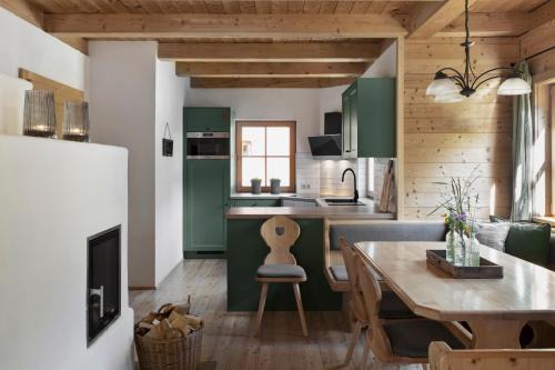Schladming Apartment | Experience Das Dorf in der Stadt: Oceanfront Family Retreat