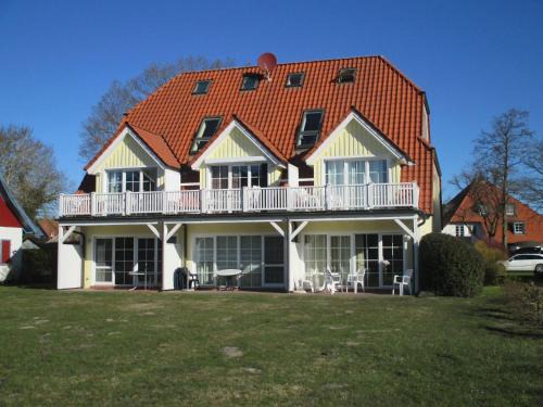 Ostseebad Prerow Apartment | Oceanfront Retreat: Das Gelbe vom Darss 7 with Ocean Views