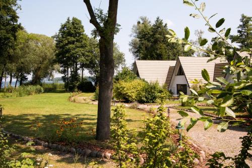Zippendorf Apartment | Experience Das Haus am See Schwerin: Pet-Friendly Retreat