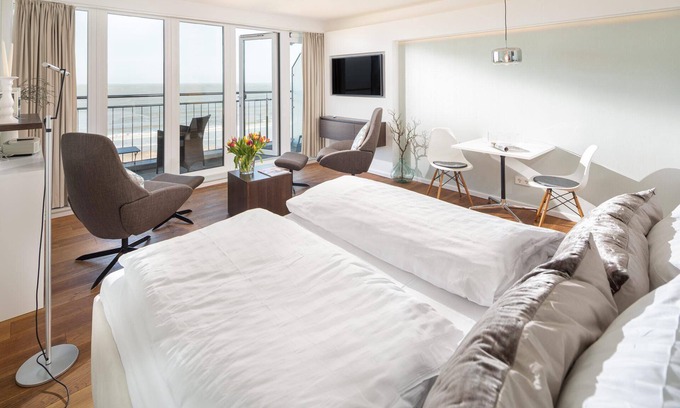 Norderney Apartment | Unwind at Das Haus Kaiserhof with Oceanfront Elegance