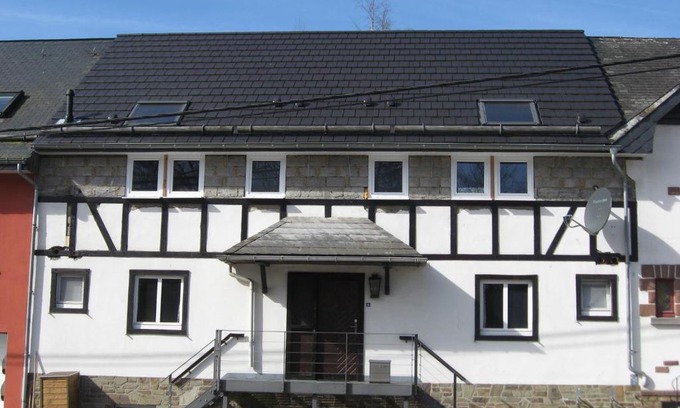 Buellingen House | Discover Das Kleine Glück: Pet-Friendly Family Retreat
