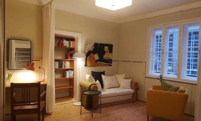 Wahring Apartment | Cozy Das Kleine Haus - Vintage Apartment in the Courtyard