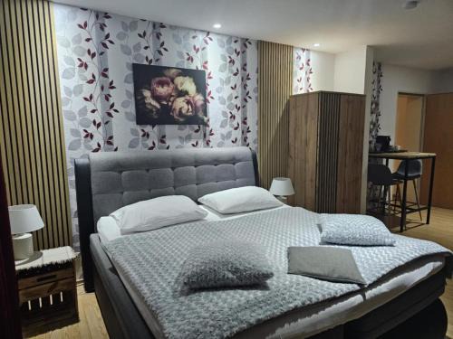 Fichtelberg Bed & Breakfast | Experience the Wild West Hotel with Oceanfront Views