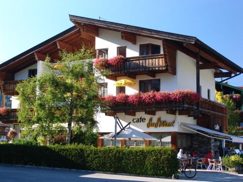 Achenkirch House | Idyllic Das Landhaus am See: Family-Friendly Retreat Awaits