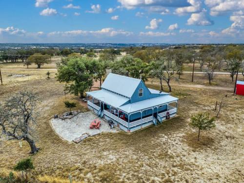 Fredericksburg House | Tranquil Das Liebe Haus: 9.8 Rated, Child-Friendly Escape