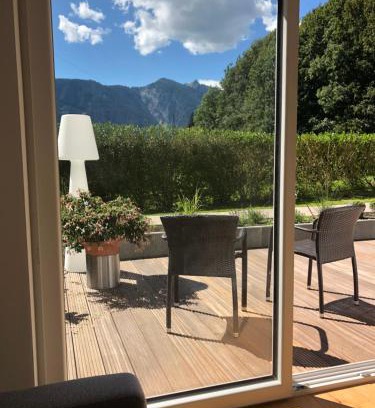 Dalaas Apartment | Oceanfront DAS Max: Family-Friendly with 9.2/10 Rating