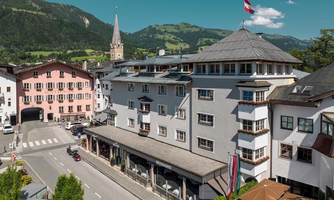 Kitzbuehel Hotel | Relax at Das Reisch: Pet-Friendly 4-Star Getaway