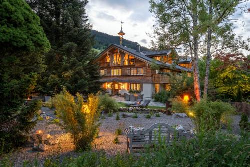 Ofterschwang Ski Chalet | Elegant Das Talgut: 5-Star Resort with Oceanfront Bliss