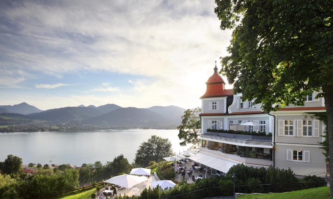 Tegernsee Hotel | Discover Das Tegernsee: Oceanfront Spa Retreat with Pool