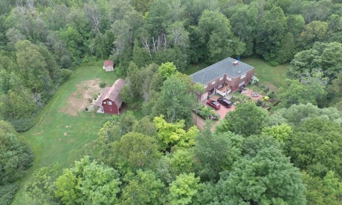 Clarington Cottage | Discover DASHTA Retreat: Rustic Country Guesthouse Awaits