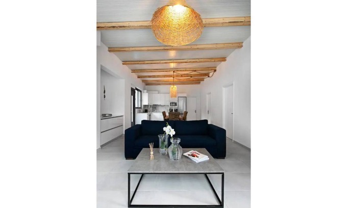 Ixia House | Discover DASILIO: Pet-Friendly Escape with Spa & Pool