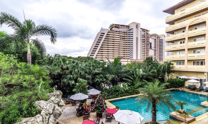 North Pattaya Apartment | Discover Dasiri Beach Apartment Wongamat with Pool Access