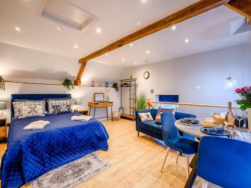 Fenny Compton House | Discover Dassett View: Pet-Friendly Retreat with 9.8 Rating