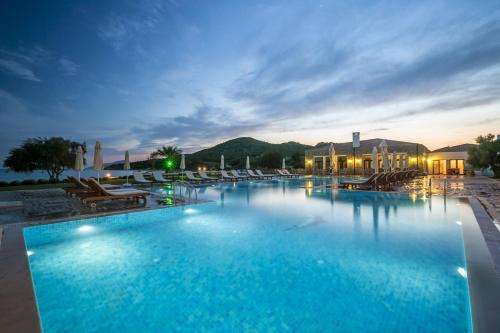 Datca Hotel | Relax at Datca Doris Hotel with Private Beach and Pool