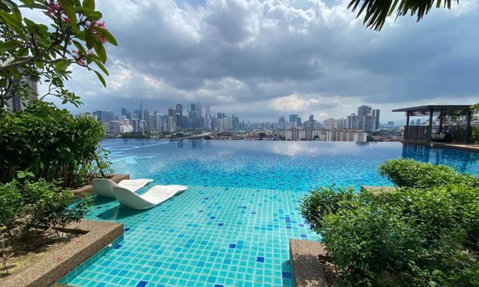 Taman Keramat Apartment | Comfortable Getaway at Datum Jelatek by Plush with Pool