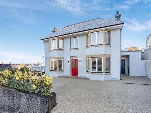 New Quay House | Family-Friendly Dau Ddeg with Hot Tub & Perfect Rating