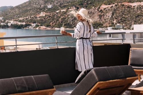 Loutraki Hotel | Beachfront Retreat: Dave by the Beach Loutraki Awaits You
