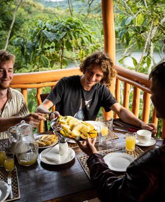 Western Region Cabin | Eco-Friendly Dave the Cave Lodge with Family & Pet Amenities