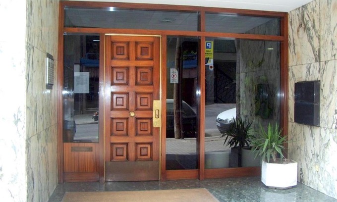 el Camp d'en Grassot i Gracia Nova Apartment | Discover Family-Friendly David's House - A 4-Star Retreat