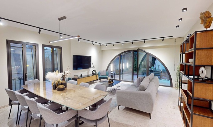 Mamilla Apartment | David Village: Garden Retreat with Scenic Views