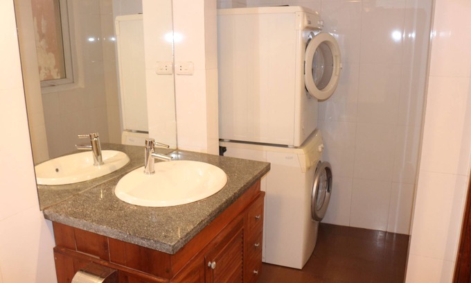 Quang An House | Discover Davidduc Apartment: Accessible Comfort in Tay Ho