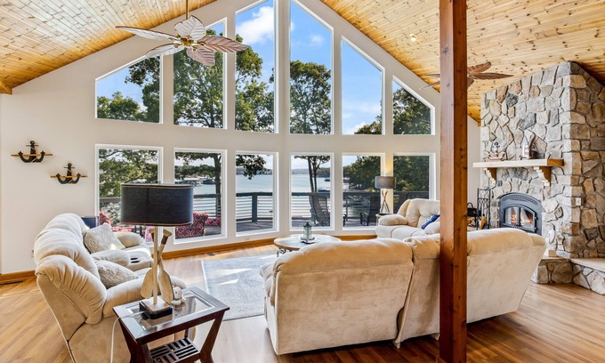 Sunrise Beach House | Perfect Getaway at Davies Hollow Cove | Lakehouse Retreat