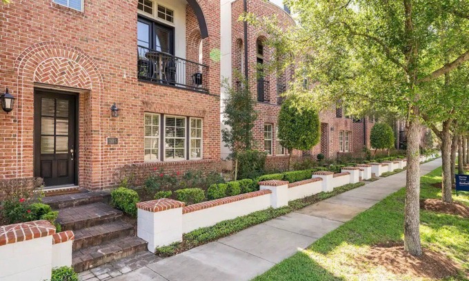 East Downtown Houston House | Top-Rated Davios Downtown Houston: Family-Friendly Retreat